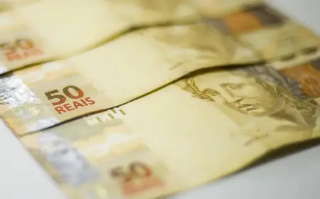 Arrecadação federal no ano supera 2024, apesar da queda em agosto