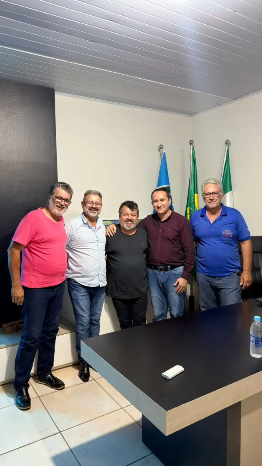 Prefeito Xixi recebe Carlos Bernardo no Gabinete da Prefeitura de Paraíso das Águas