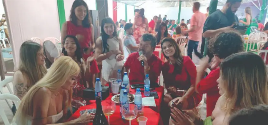 Multidão participa de festa natalina de universitários em Pedro Juan Caballero