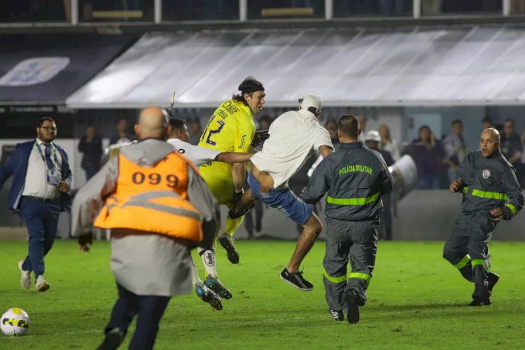 Santos x Corinthians: oito torcedores são detidos após invasão e agressão a Cássio na Vila