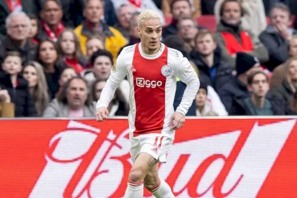 Treinador do Ajax critica postura de Antony em negociação com o United