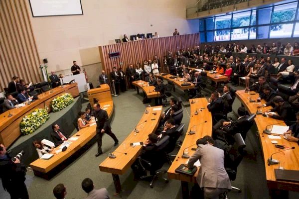 Deputados propõem mudar regra para eleição da Mesa Diretora da CLDF