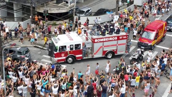 Despedida do Rei: após cortejo, corpo de Pelé chega a cemitério em Santos