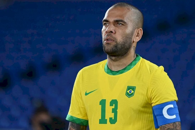 Jogador Daniel Alves é detido na Espanha por suposta agressão sexual