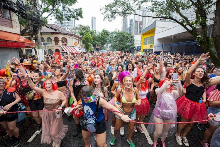 Golpe do beijo, da pochete, do spray de pimenta; veja relatos de golpes de carnaval e saiba como evitar