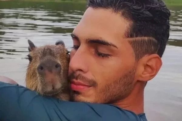 Agenor Tupinambá desabafa sobre ataques após polêmica com capivara