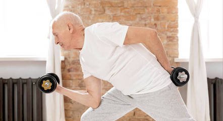 Estudo sugere que exercício físico resistido, como musculação, pode prevenir sintomas de Alzheimer