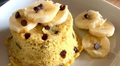 Bolo de banana com chocolate de micro-ondas