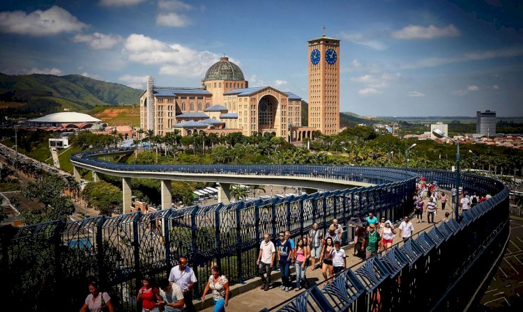 Cerca de 250 mil pessoas devem passar por Aparecida no feriado