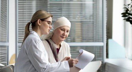 Mulheres com câncer de mama e de colo do útero têm direito a receber auxílio do INSS?