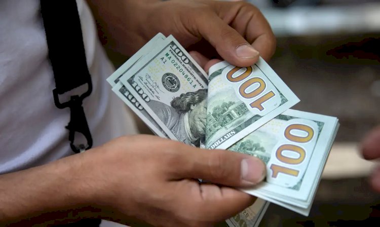 Dólar sobe para R$ 4,91 no primeiro dia útil do ano