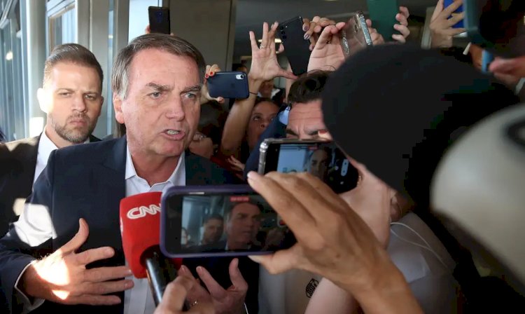 Passaporte de Bolsonaro é entregue às autoridades