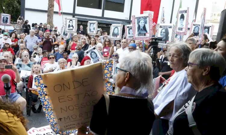 Caminhada em São Paulo lembra golpe militar e faz homenagem às vítimas