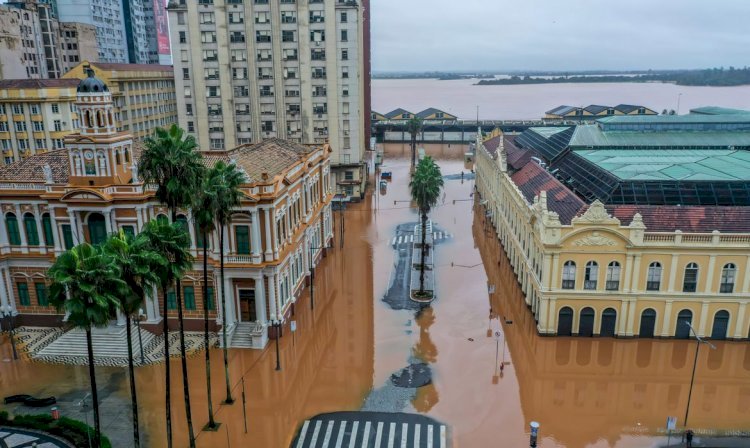 Chuva suspende limpeza do Mercado Público de Porto Alegre