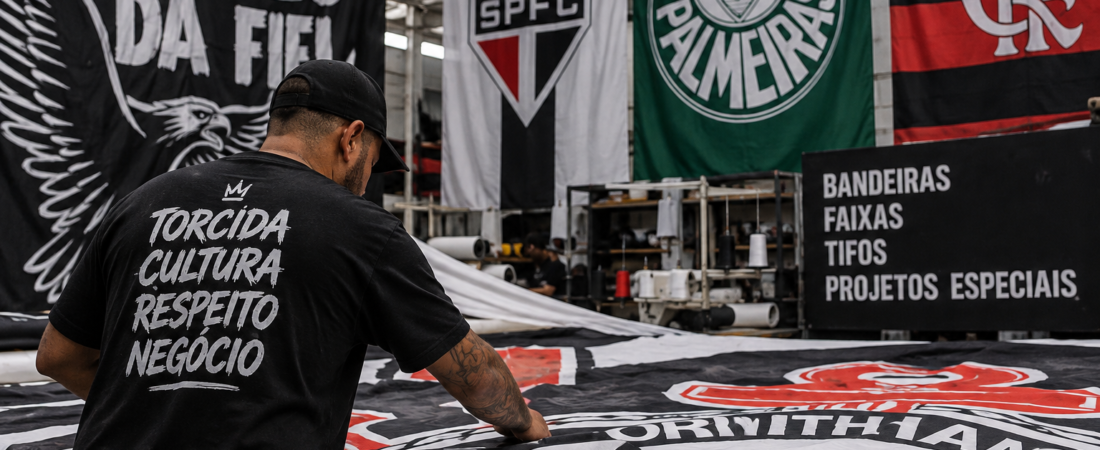 Líder de torcida transforma produção de bandeiras em negócio e passa a atender até clubes rivais