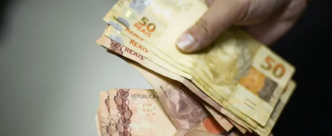 Contas do governo têm déficit de R$ 13,6 bilhões em agosto