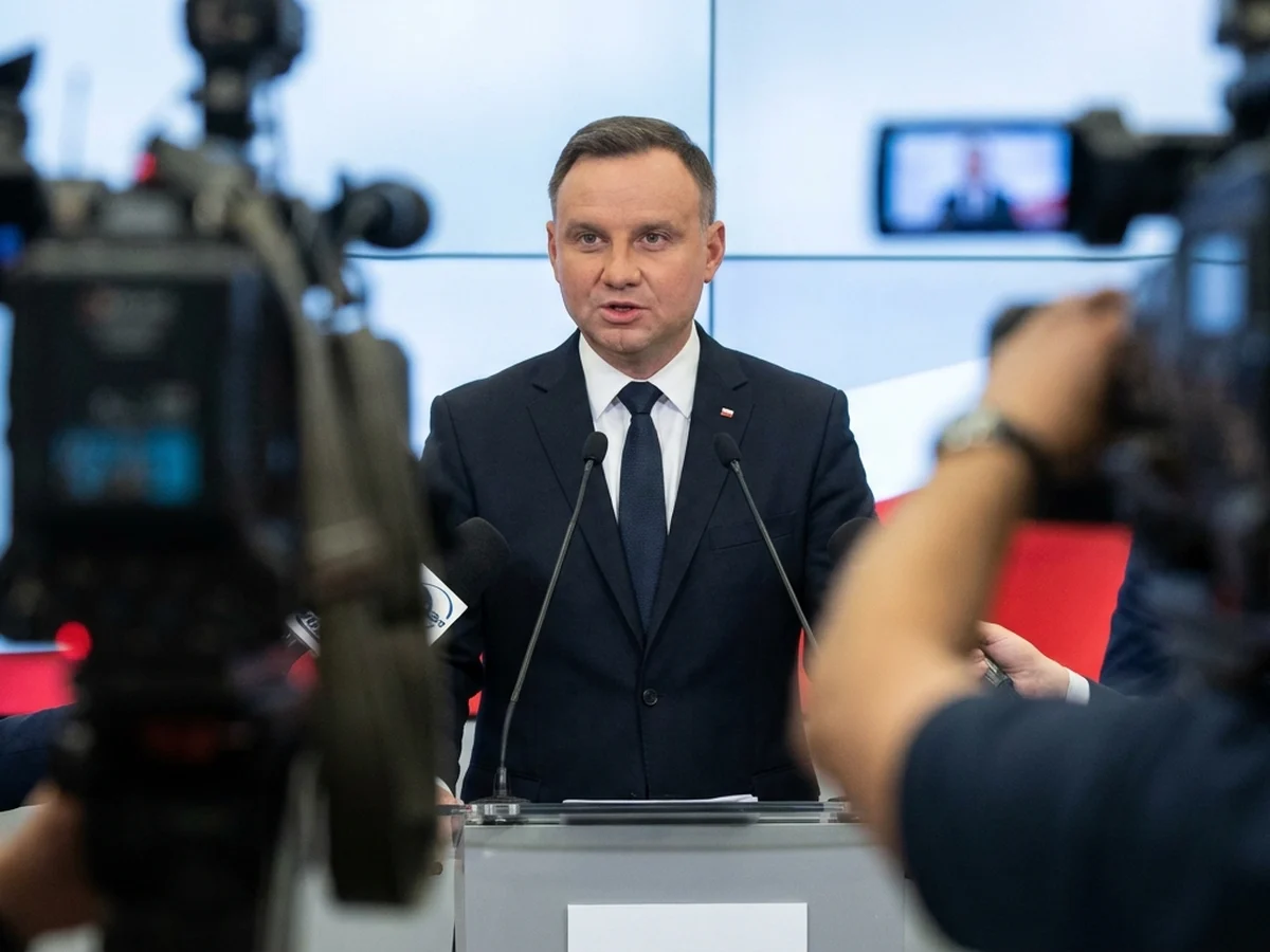 Polônia acusa Rússia de envolvimento em incêndio contra instalação de satélites Starlink