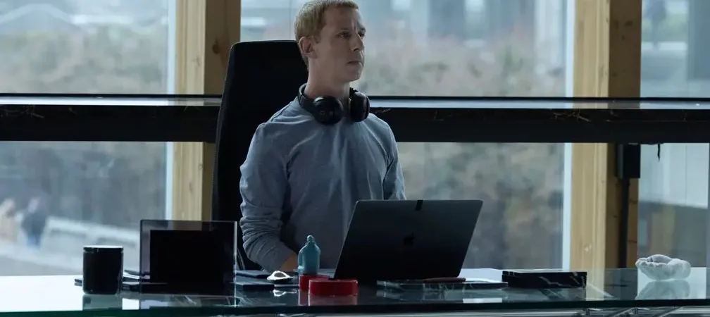 Aaron Sorkin volta ao universo do Facebook em novo filme e coloca Zuckerberg no centro do debate