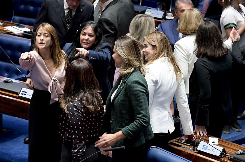 Mulheres conquistam bancada recorde, mas seguem abaixo de um quarto do Congresso