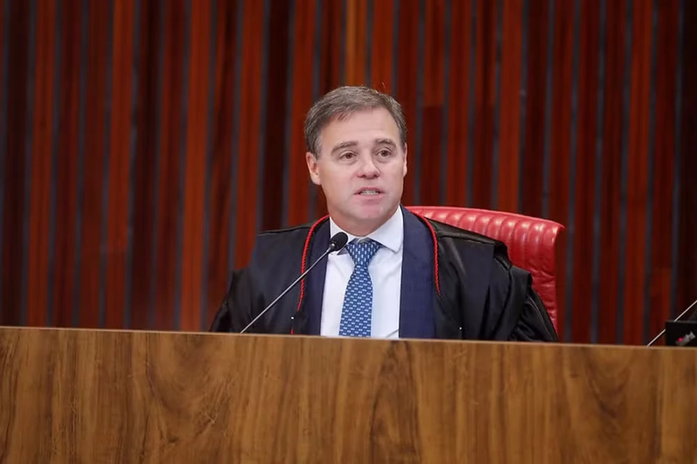 Mendonça revê voto sobre Nossa Senhora Aparecida após conversas com ministros do TSE