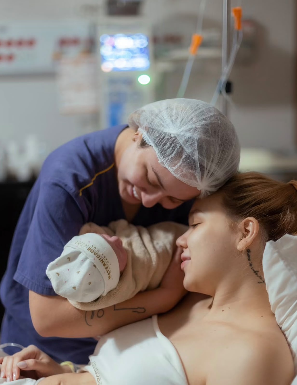Nasce Isabela, primeira filha de Mari Fernandez e Júlia Ribeiro