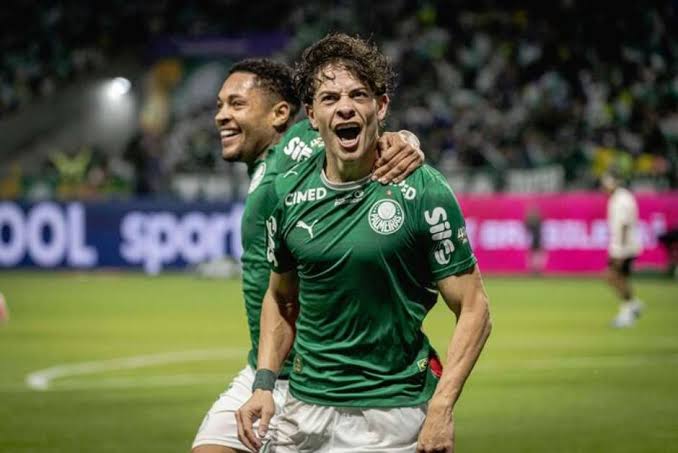Palmeiras goleia o Corinthians por 4 a 0 e ganha confiança antes da decisão na Libertadores