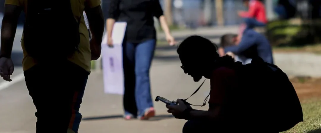 Brasil reduz proporção de jovens fora da escola e do trabalho, aponta OCDE